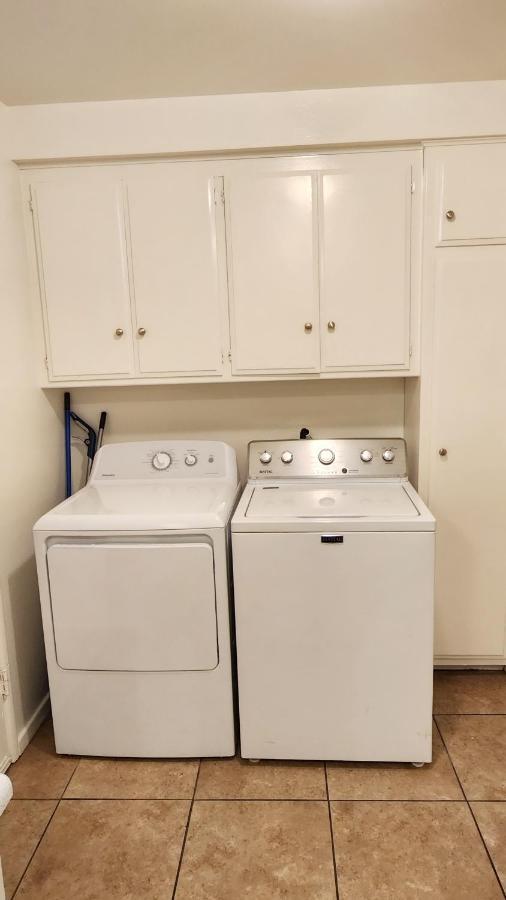 Centrally Located, 4X Queen, 300 Mbps Internet With Backyard! Hemet Eksteriør billede