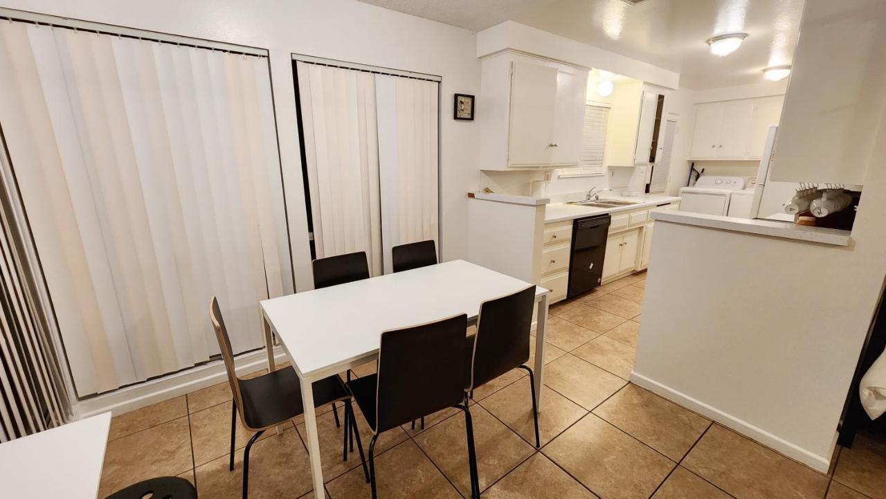Centrally Located, 4X Queen, 300 Mbps Internet With Backyard! Hemet Eksteriør billede