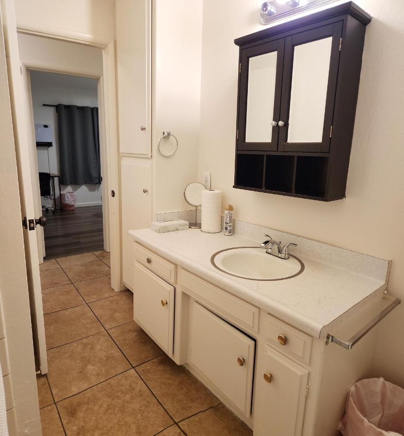 Centrally Located, 4X Queen, 300 Mbps Internet With Backyard! Hemet Eksteriør billede