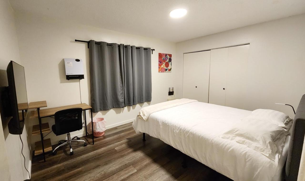 Centrally Located, 4X Queen, 300 Mbps Internet With Backyard! Hemet Eksteriør billede